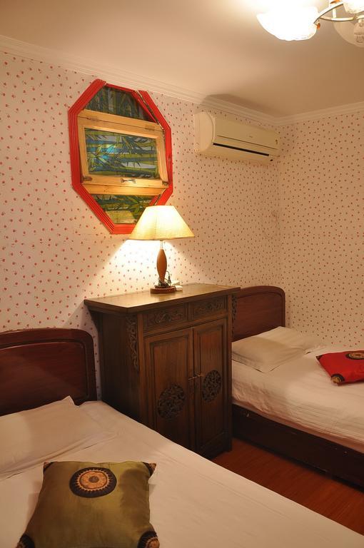 Red Lantern House Hostel Beijing Room photo