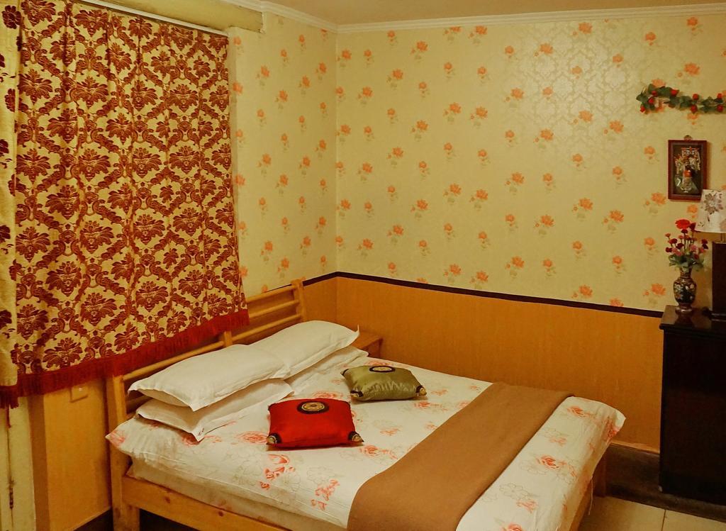 Red Lantern House Hostel Beijing Room photo