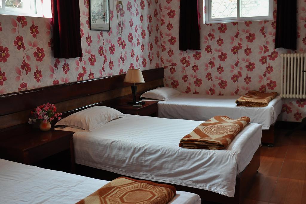 Red Lantern House Hostel Beijing Room photo