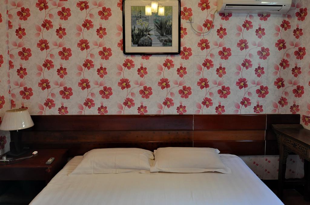 Red Lantern House Hostel Beijing Room photo