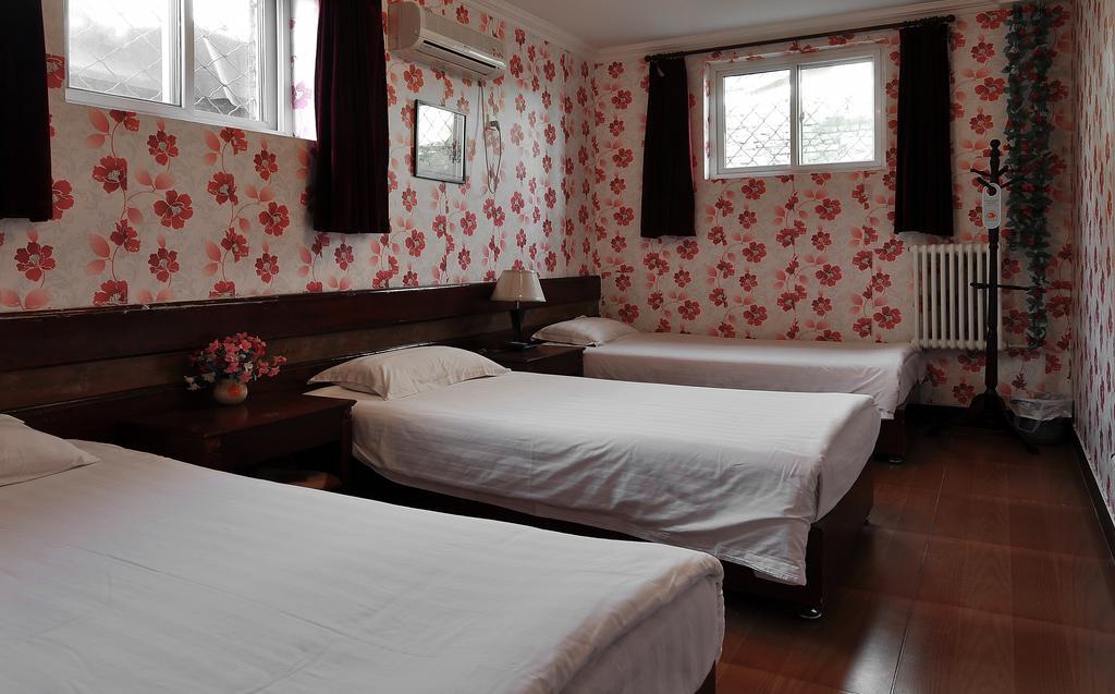 Red Lantern House Hostel Beijing Room photo